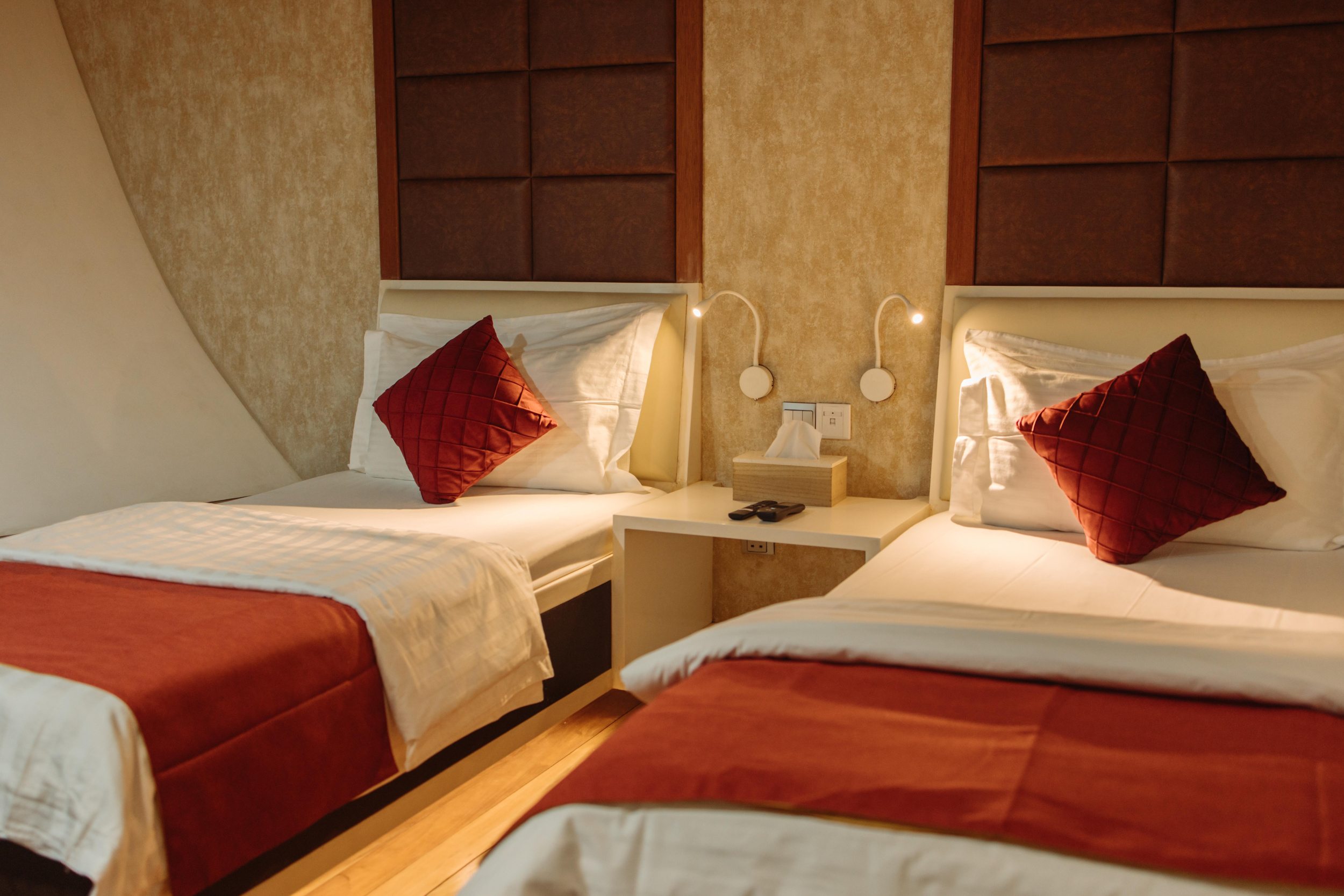 Maldives Surf Safari on a Liveaboard — photo 9