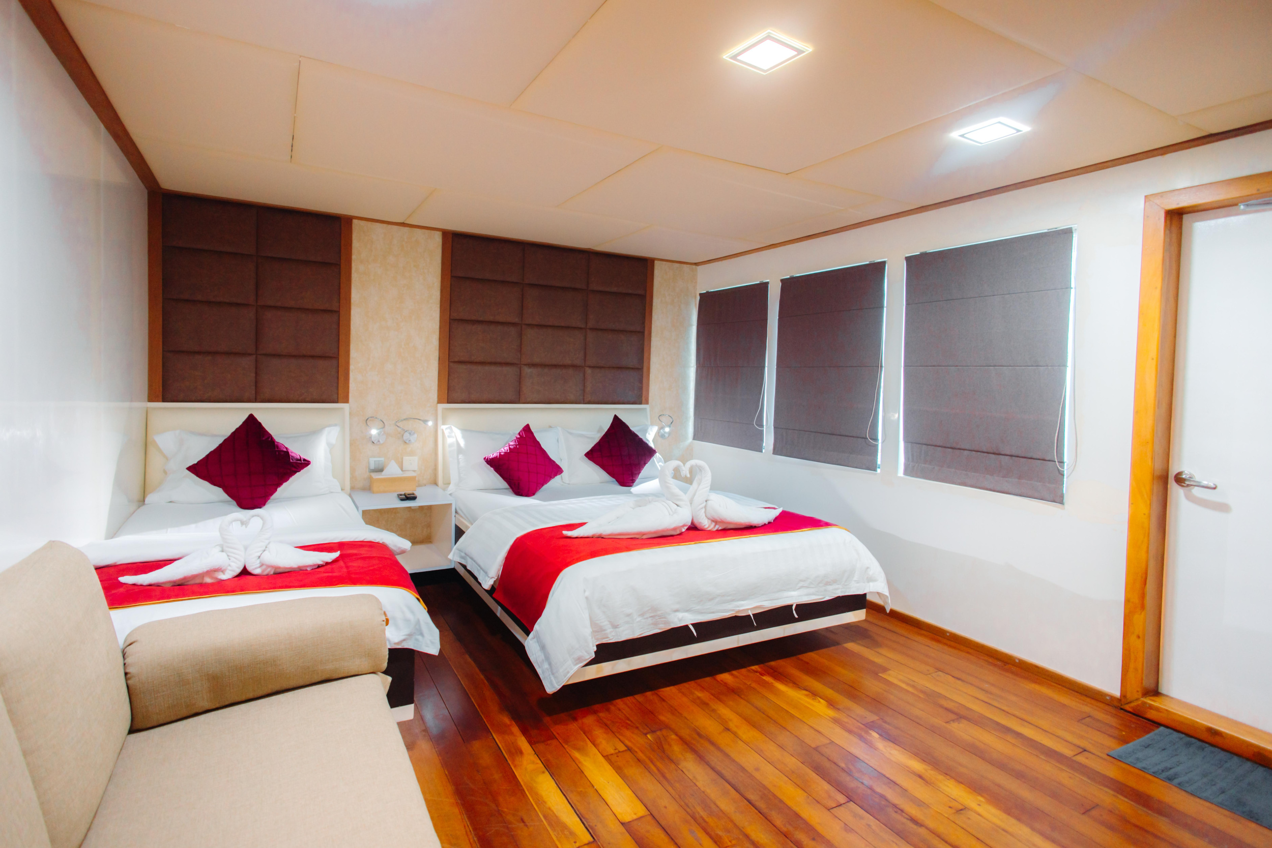 Maldives Surf Safari on a Liveaboard — photo 8