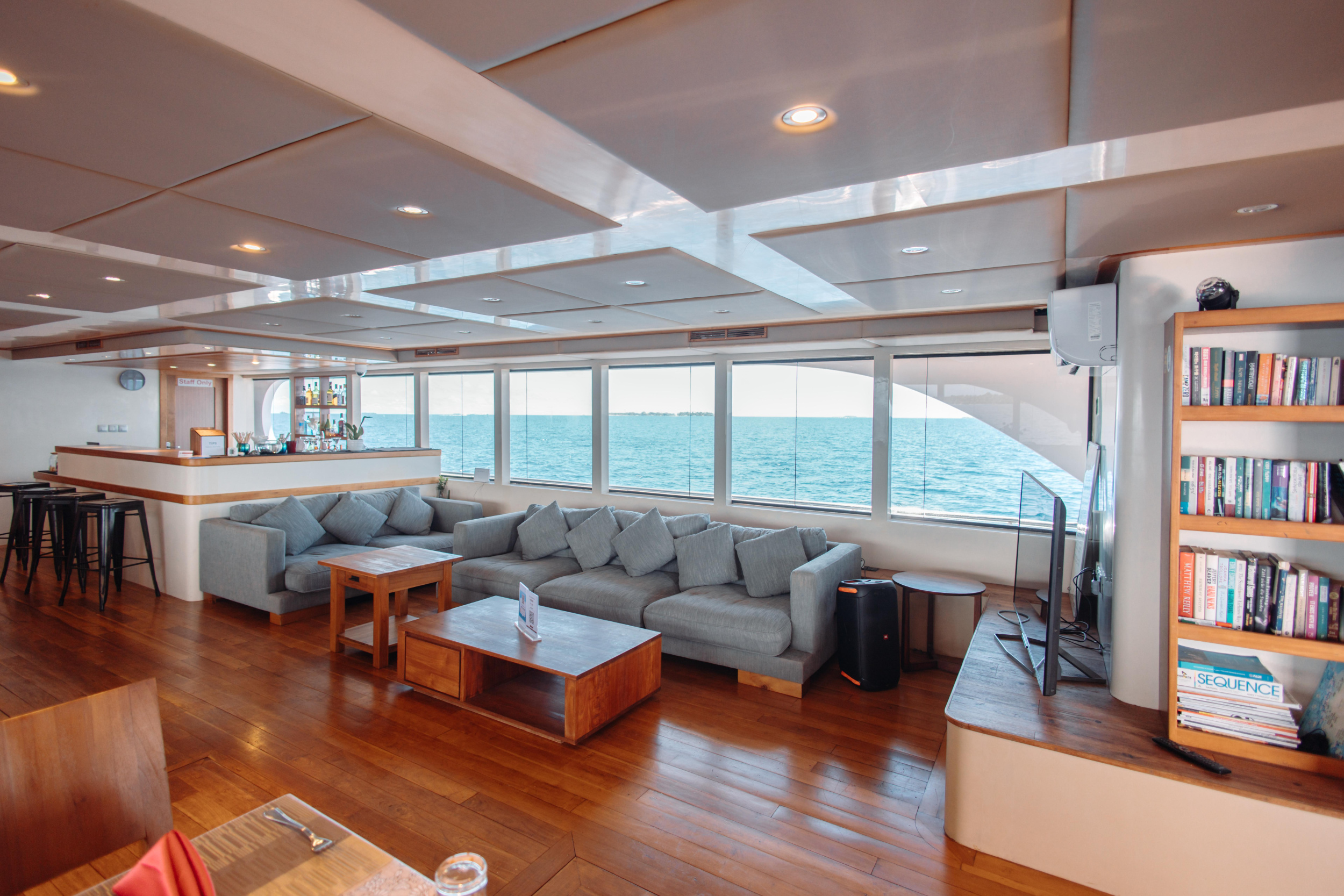Maldives Surf Safari on a Liveaboard — photo 4