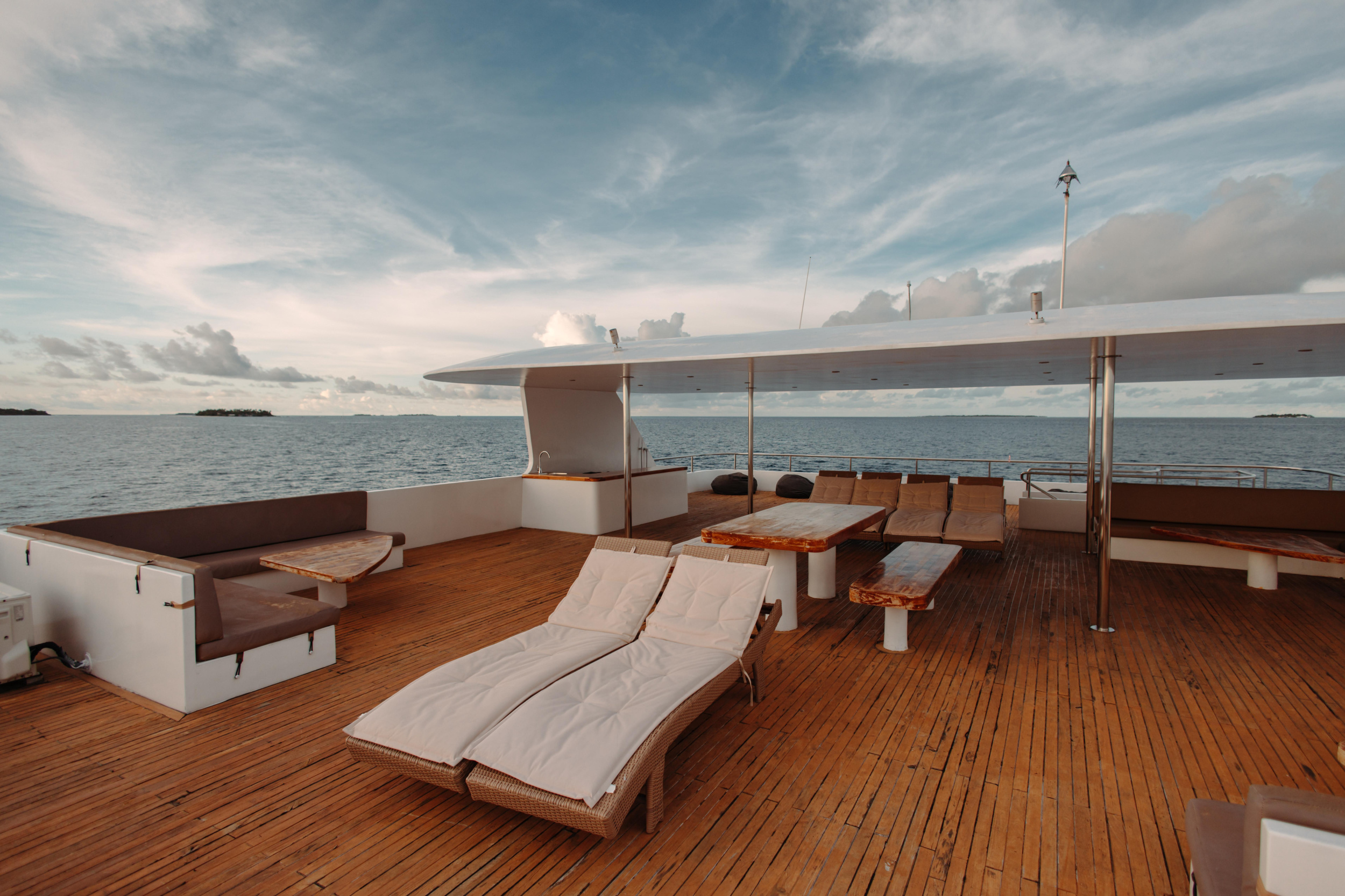 Maldives Surf Safari on a Liveaboard — photo 3