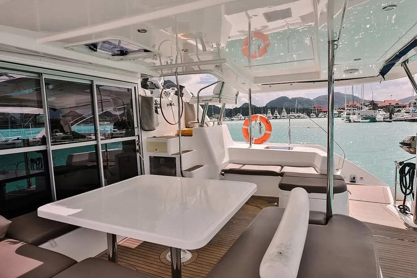 Leopard 48 Catamaran (Black Swan Catamaran)  - 4