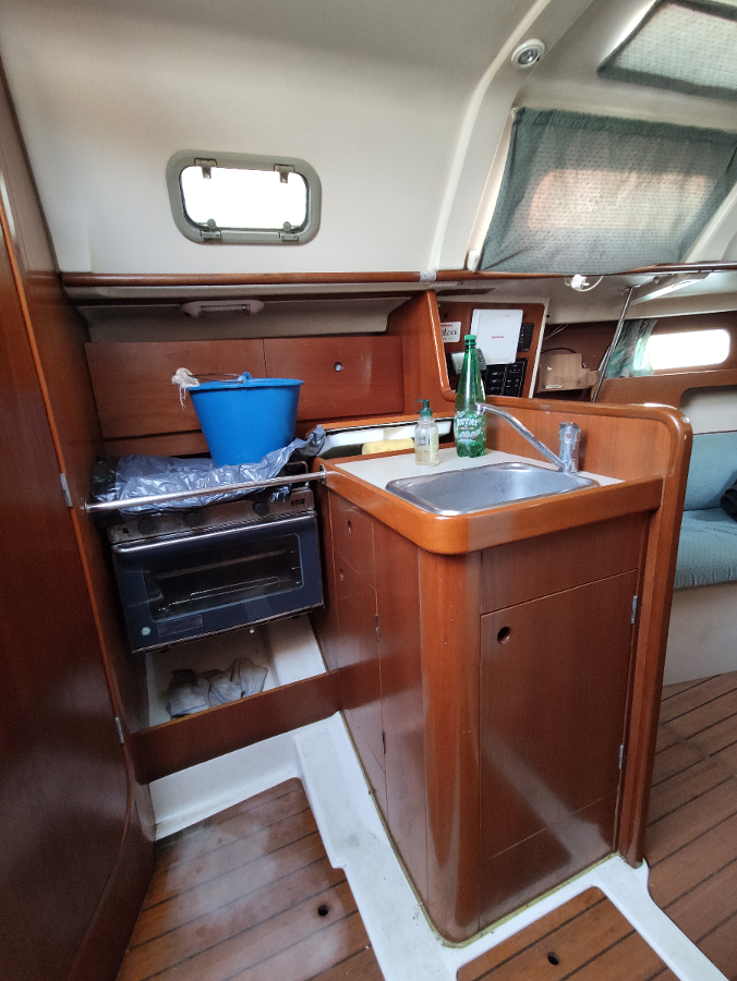 Beneteau Oceanis 321 — photo 9