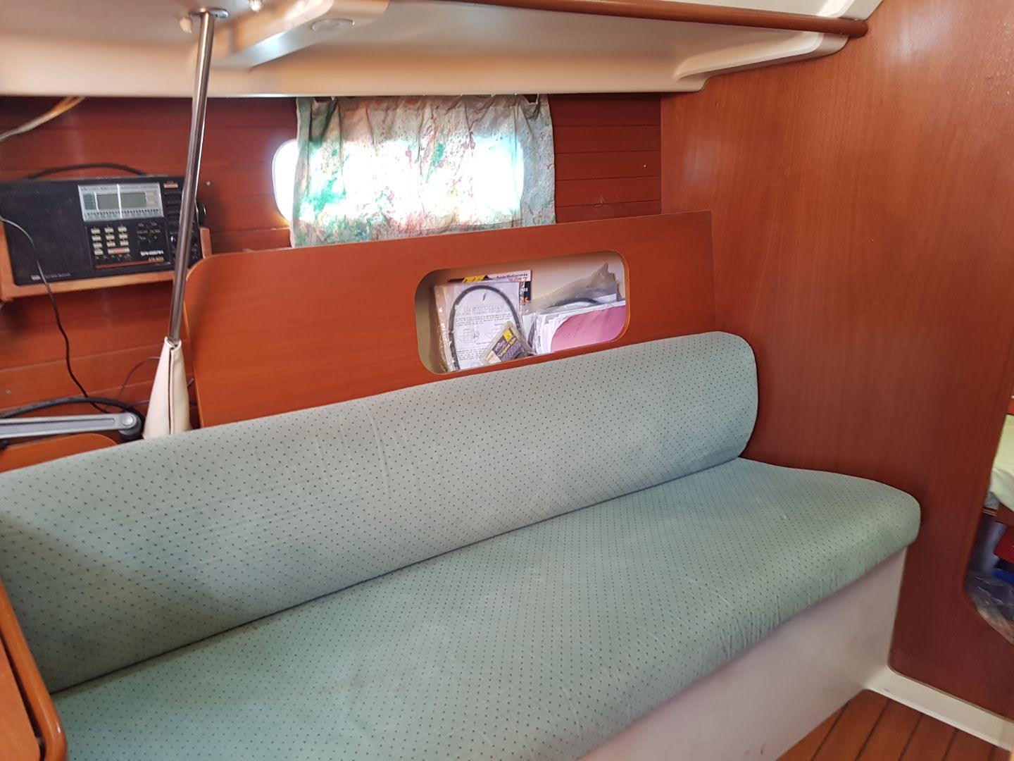 Beneteau Oceanis 321 — photo 19