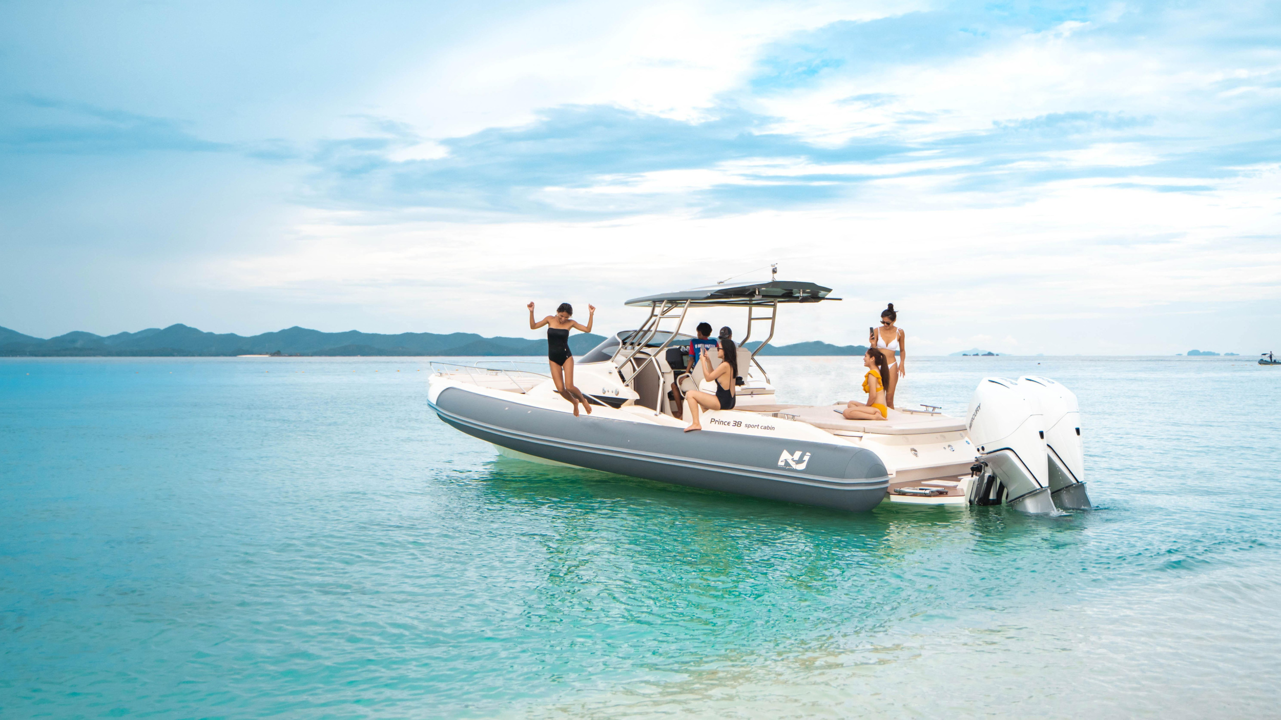 Nuova Jolly Prince 38 Sport Cabin — photo 12