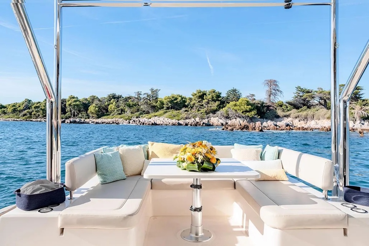 44 Power Catamaran — photo 2
