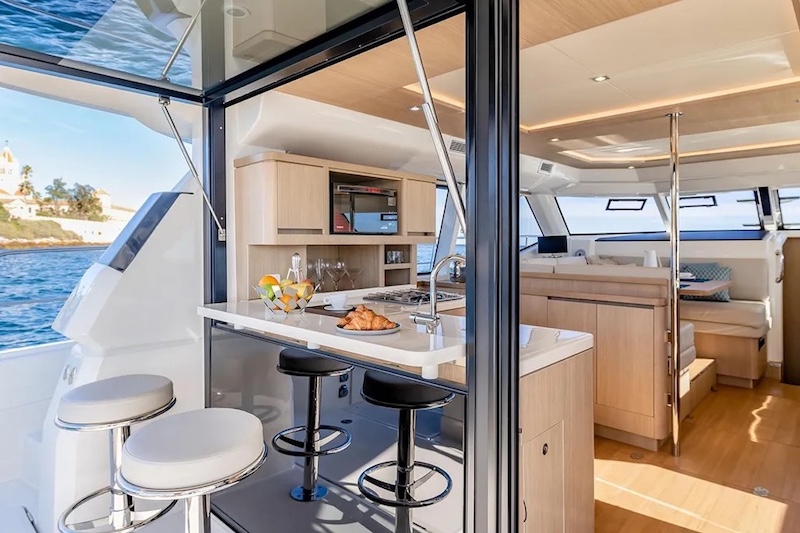 44 Power Catamaran — photo 4