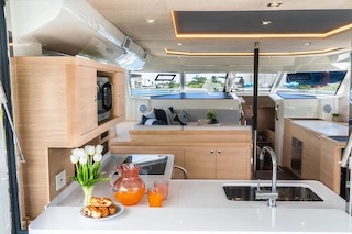 44 Power Catamaran — photo 5