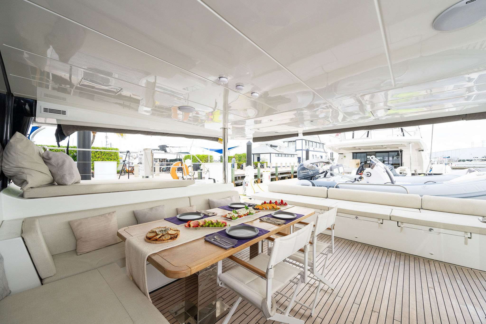 630 Power Catamaran — photo 5