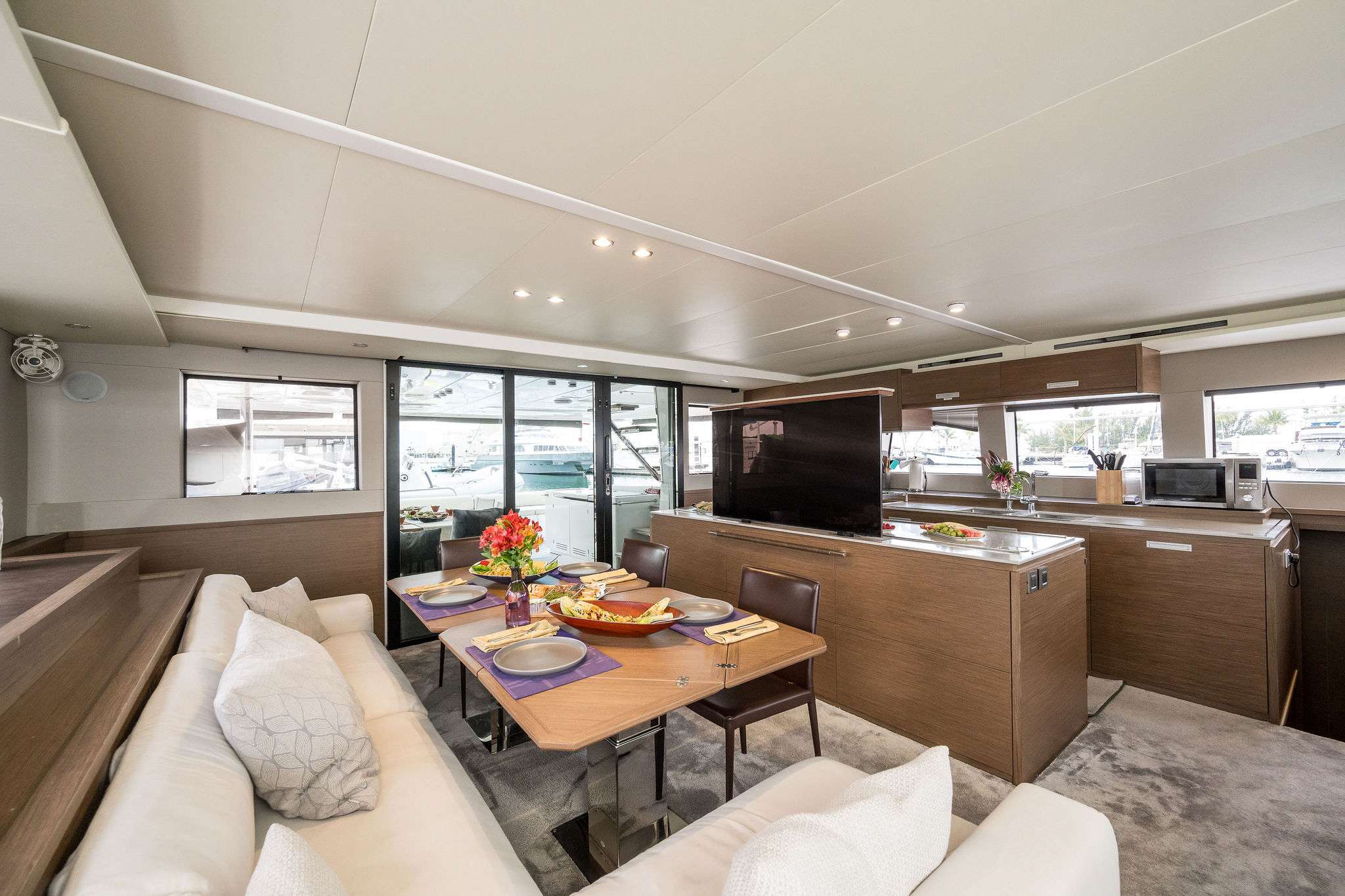630 Power Catamaran — photo 9