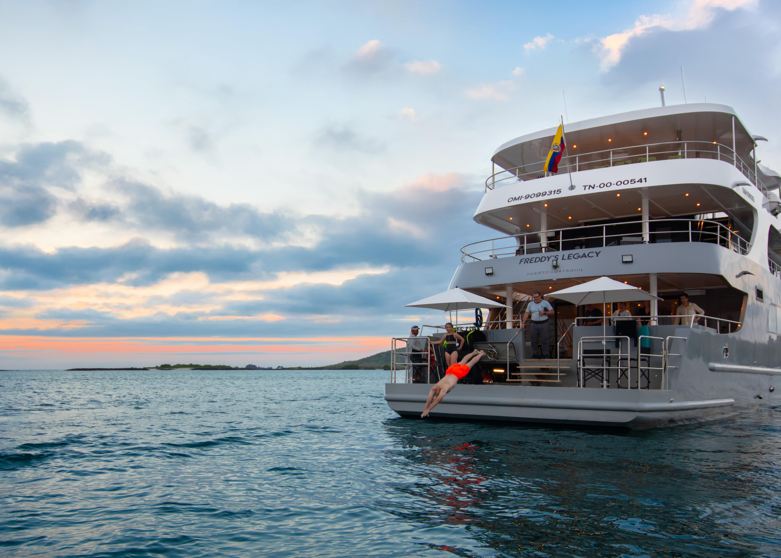 Galapagos Tribute - Darwin's Odyssey Cruise — photo 7