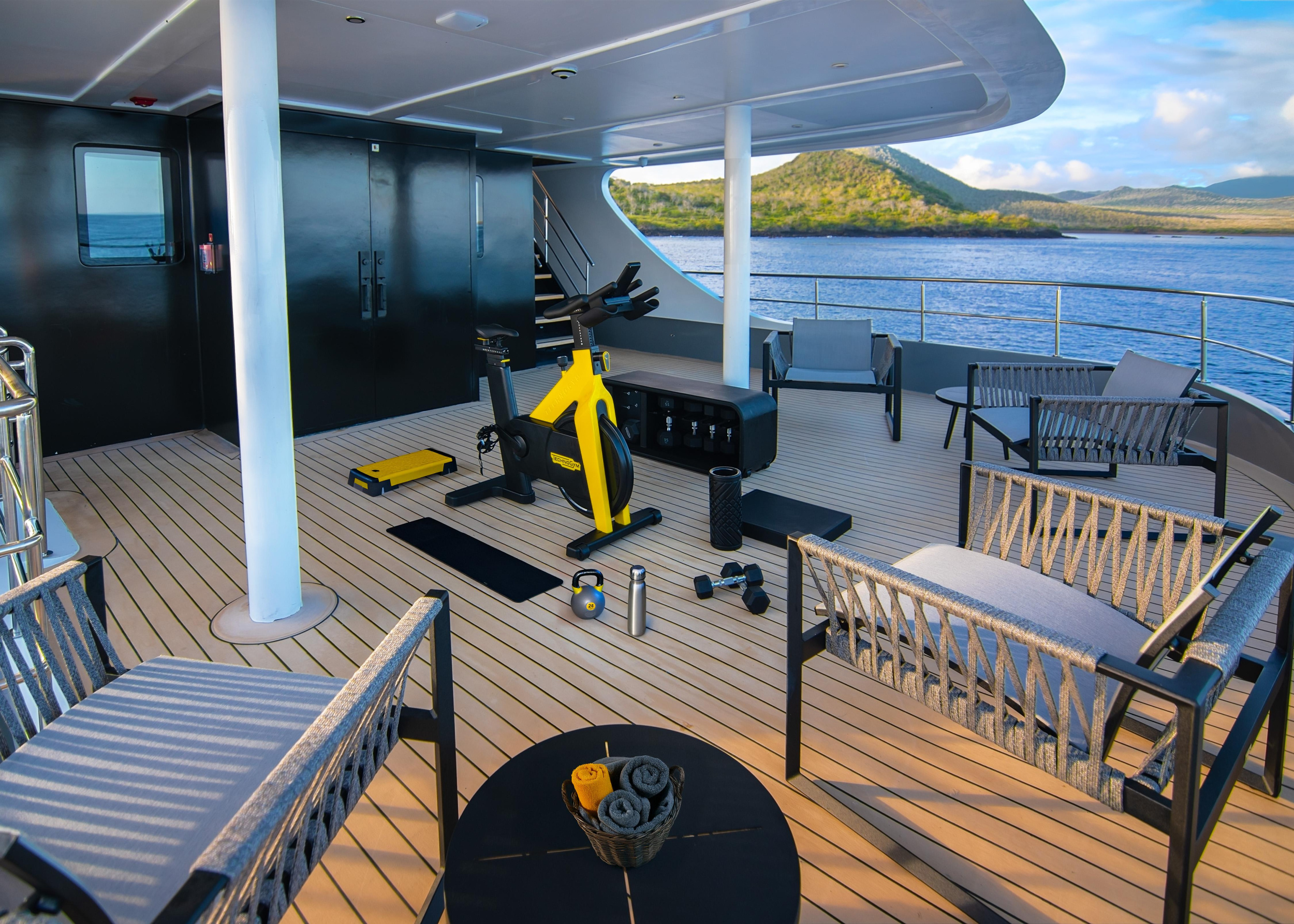 Galapagos Tribute - Darwin's Odyssey Cruise — photo 4