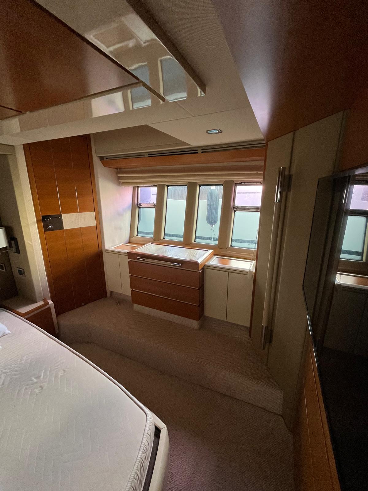 Azimut 70 — photo 11
