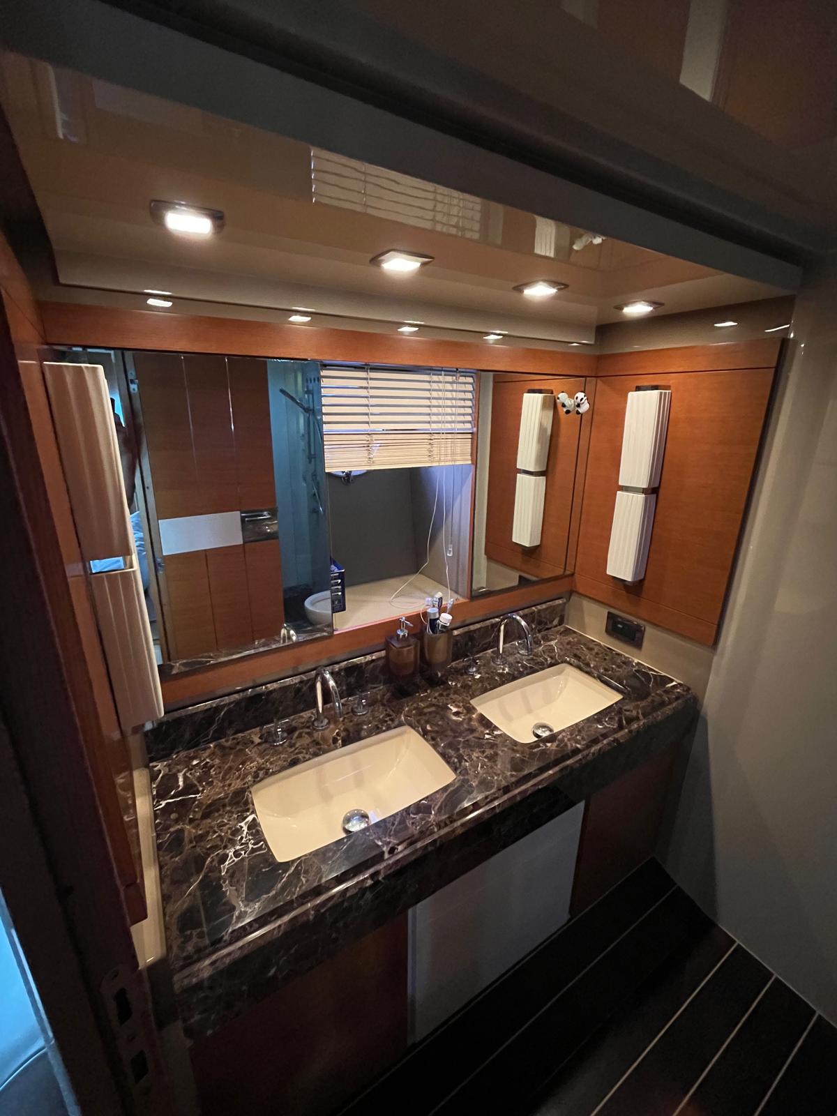 Azimut 70 — photo 14
