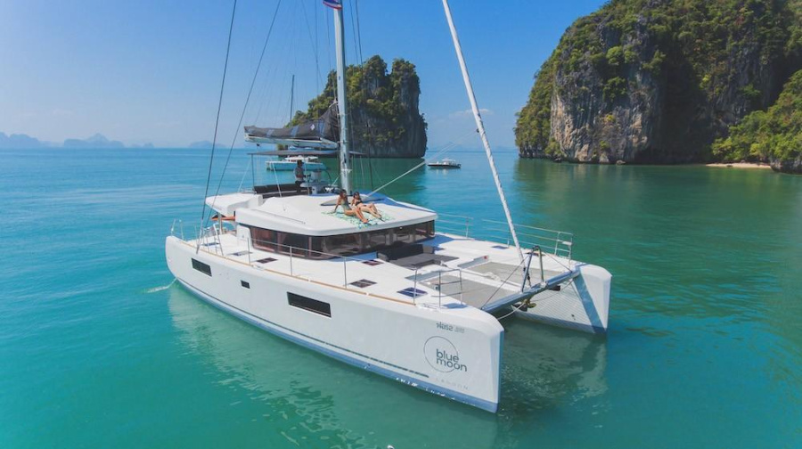 Photo #1 - Lagoon 52 F (BLUE MOON (Crewed Charter)) in  - 50081