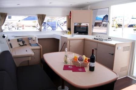 Lagoon 400 (MH 26)  - 1