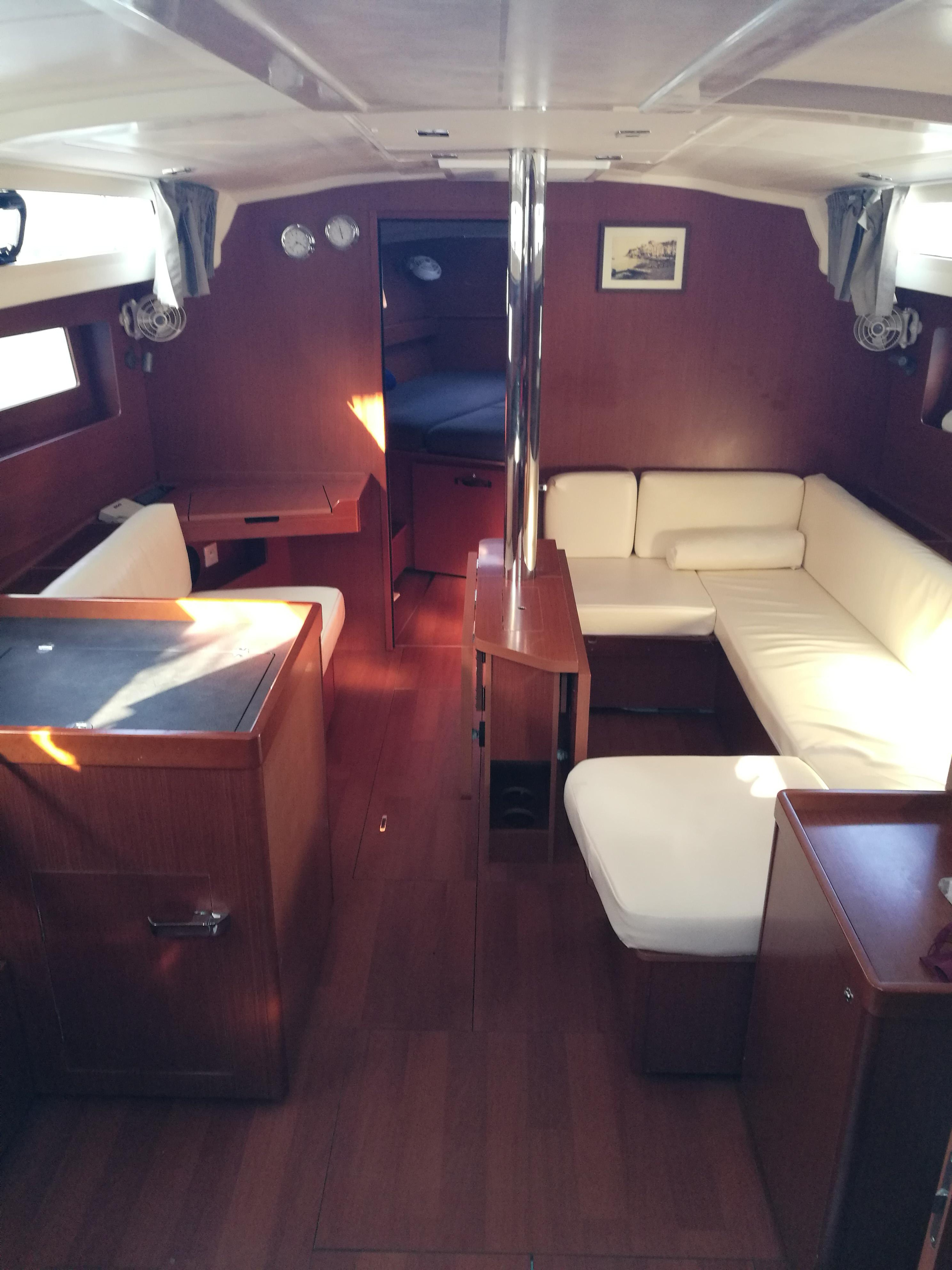 Photo #4 - Oceanis 41.1 (Theresa) en Procida - 48550
