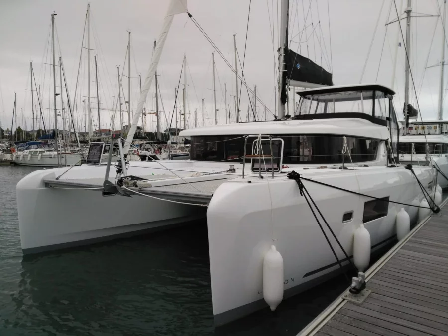 Lagoon 42 - Premium (Patagonia)  - 1