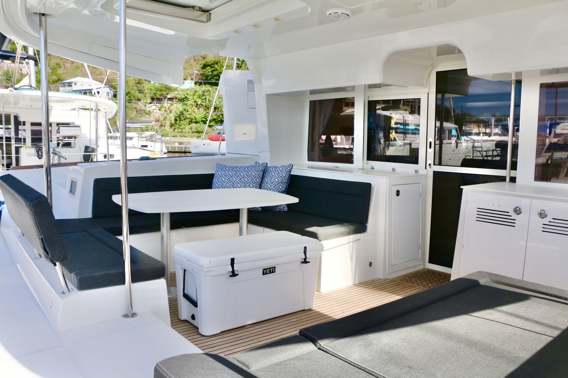 Photo #2 - LAGOON 450 SPORTOP (BLUE DIAMOND) in Bas du fort - 26985