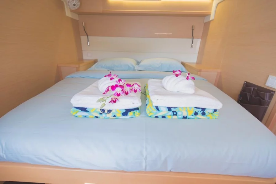 Lagoon 52 F (BLUE MOON (Crewed Charter))  - 20