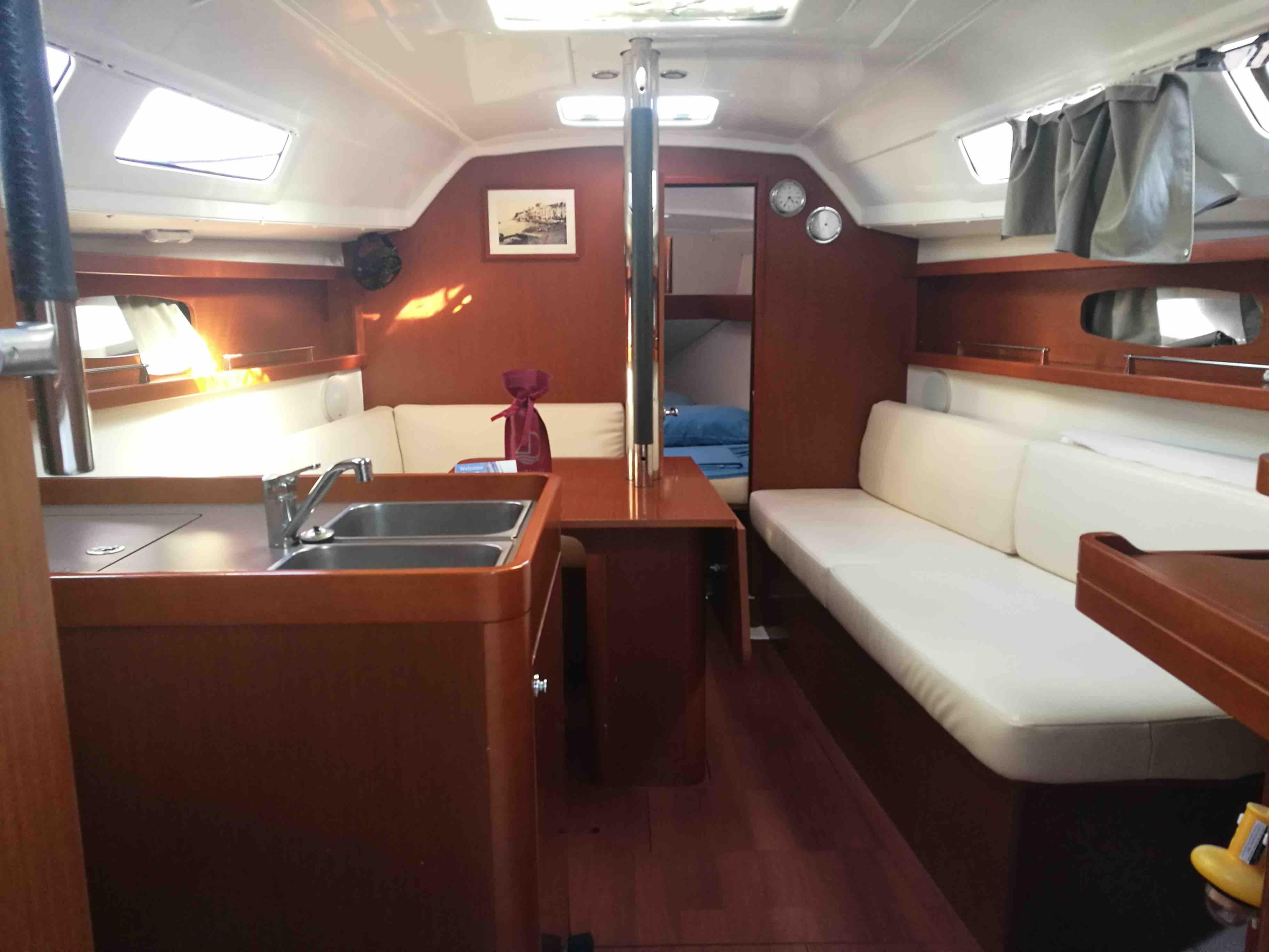 Photo #2 - Oceanis 31 (Felix) in Procida - 50158