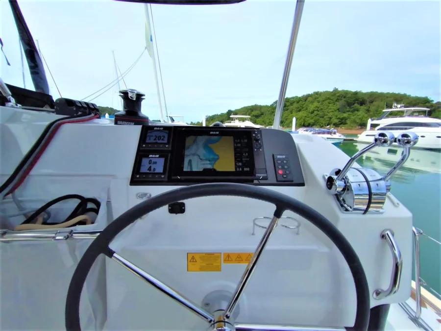 Lagoon 40 (K-35)  - 4