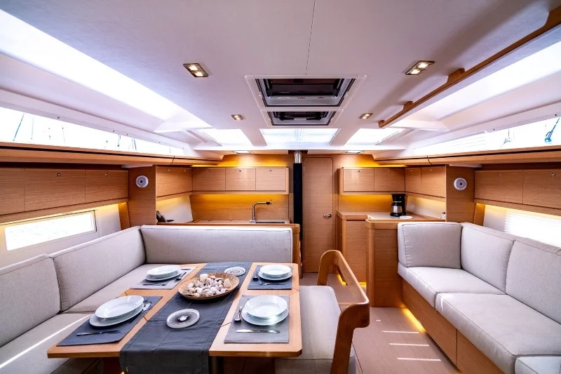Dufour 520 GL (Blue Moon)  - 9