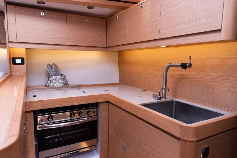 Dufour 520 GL (Blue Moon)  - 11