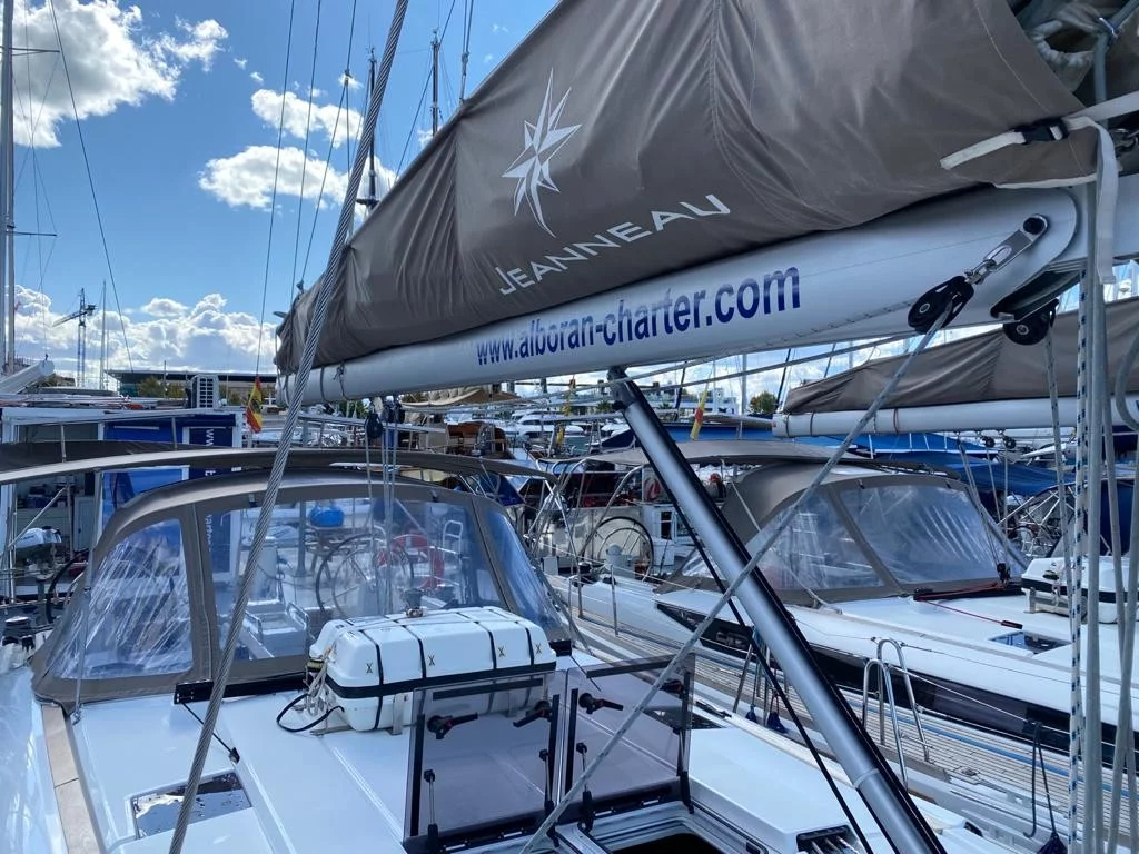 Sun Odyssey 519 (Alboran Pacharán)  - 1
