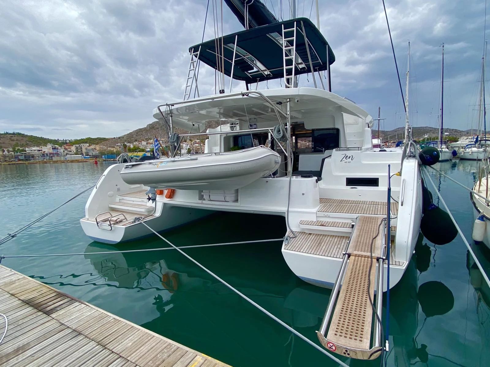 Lagoon 46 (Zen - Green Wave)  - 7