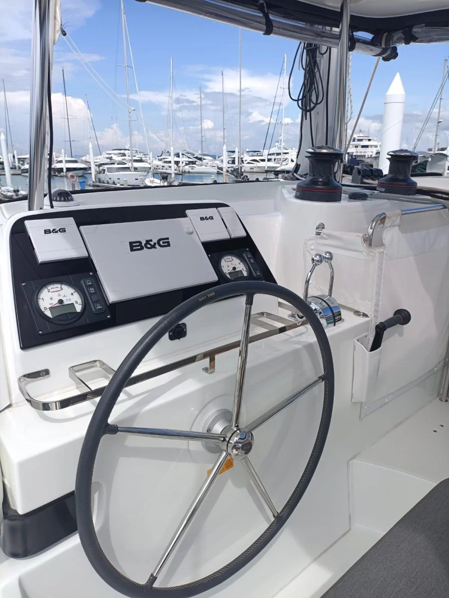 Lagoon 42 (Maralyn)  - 3