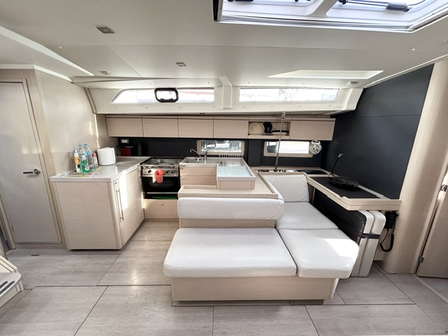 Photo #3 - Oceanis 51.1 (Reboot) in Atene - 54377