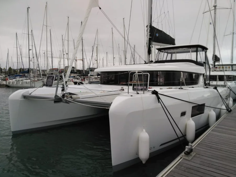 Lagoon 42 - Premium (Le Gaspésien)  - 0