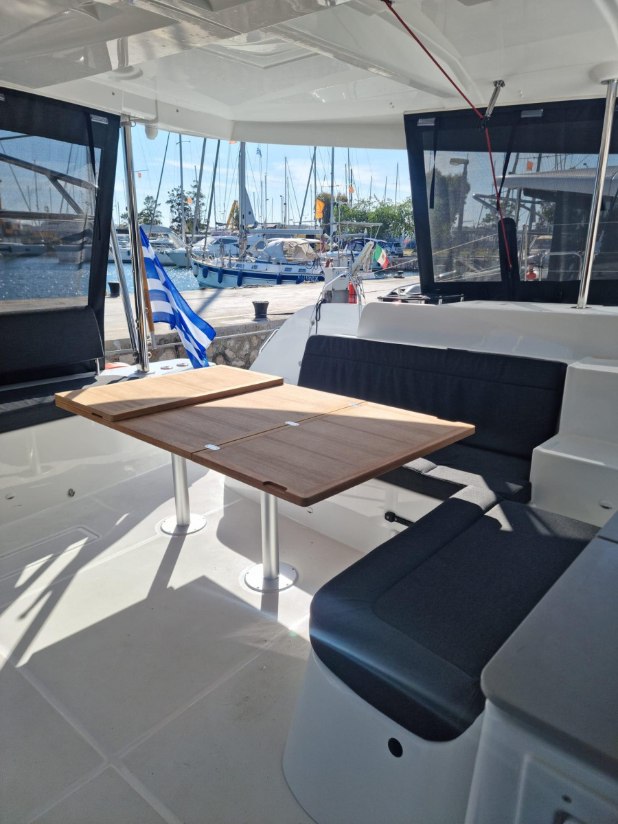 Lagoon 46 - 1