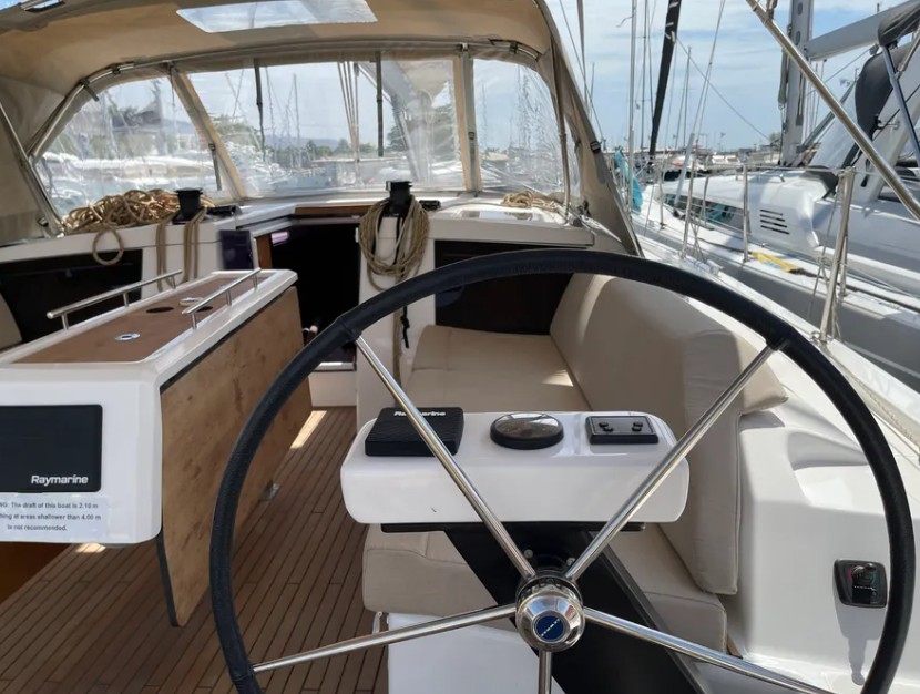 Dufour 430 Grand Large — photo 3