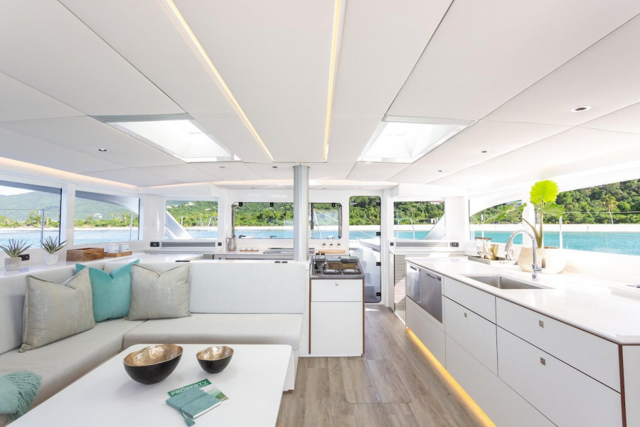 Photo #4 - VOYAGE 590 hybrid (HOME AWAY) in Road Town - 54832