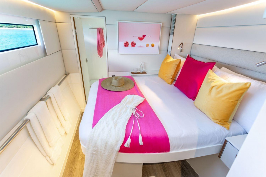 Photo #6 - VOYAGE 590 hybrid (HOME AWAY) in Road Town - 54832