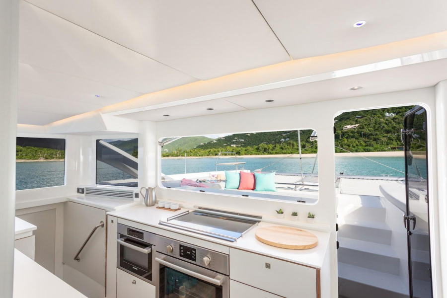Photo #7 - VOYAGE 590 hybrid (HOME AWAY) in Road Town - 54832