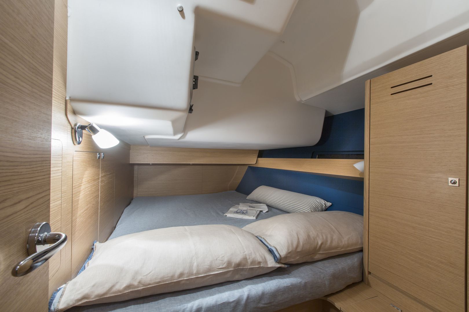 Sailing yacht 43-49 ft. — photo 5