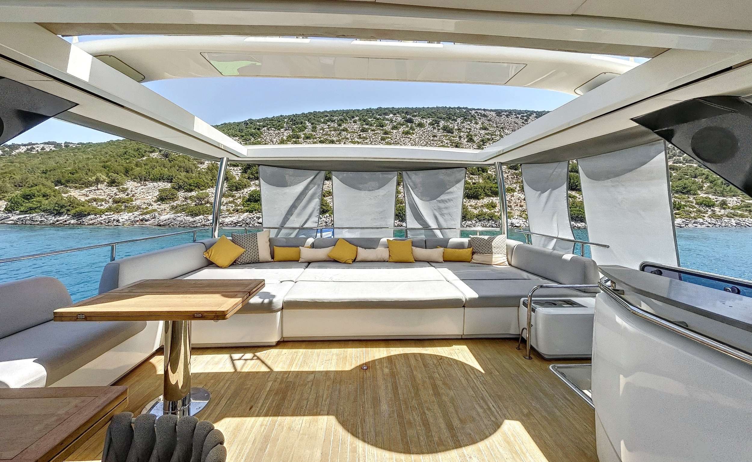 Photo #5 - Lagoon 78 power crewed (CRAZY HORSE) en Athènes - 55033