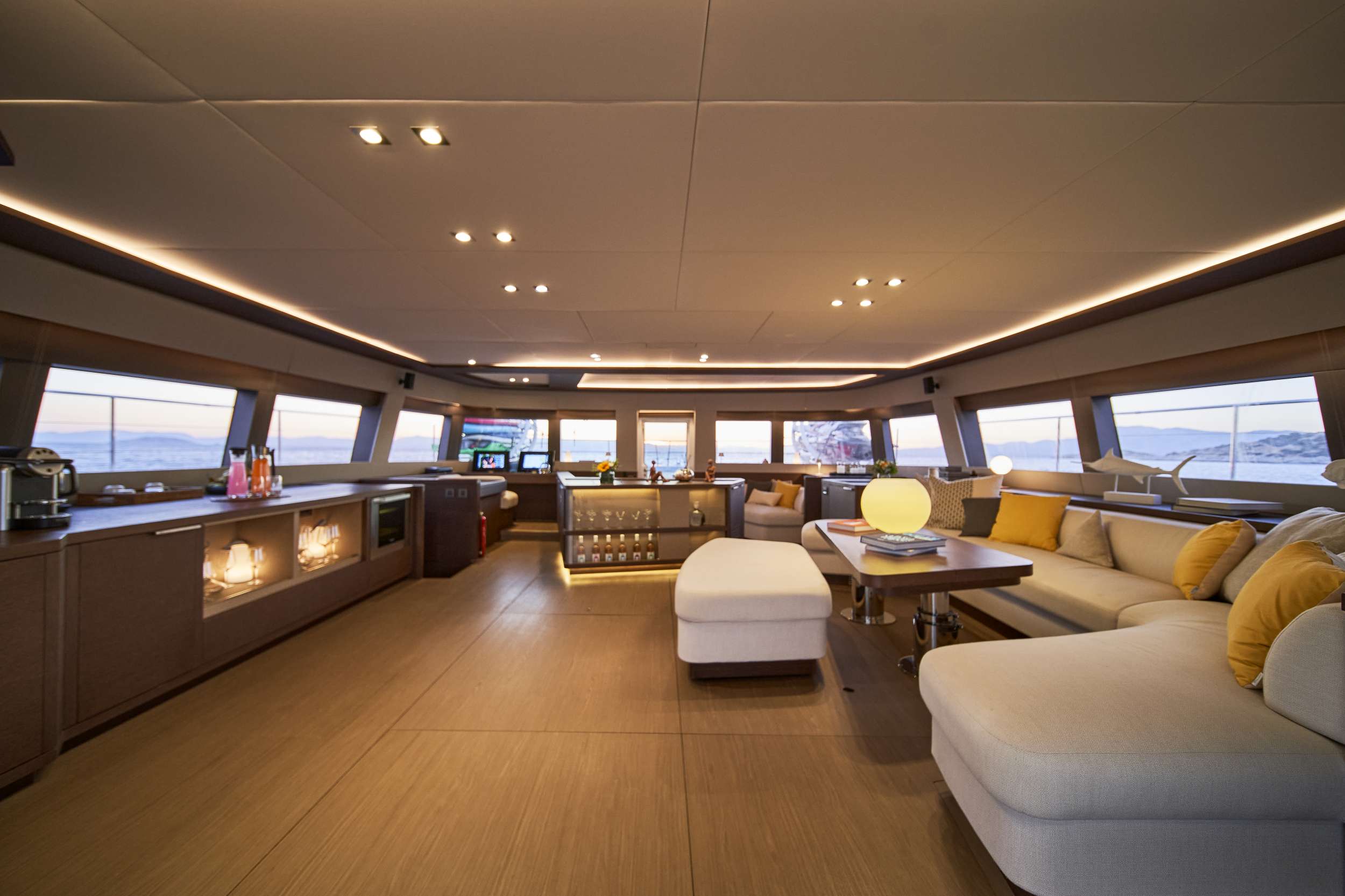 Photo #14 - Lagoon 78 power crewed (CRAZY HORSE) en Athènes - 55033