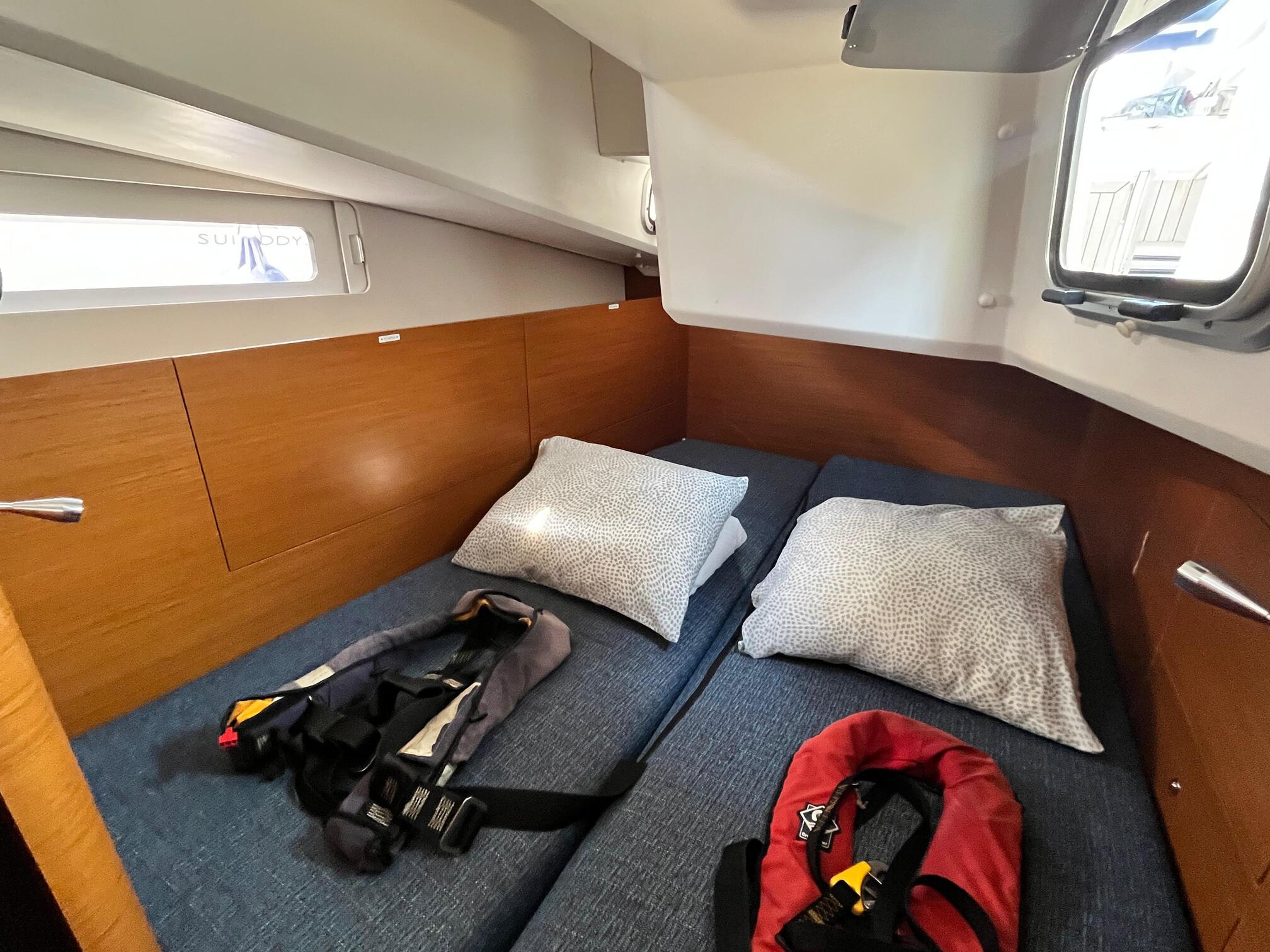 Sun Odyssey 410 — photo 2