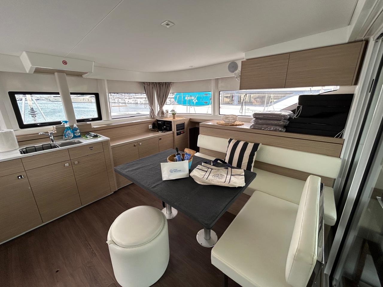 Lagoon 43 — photo 16