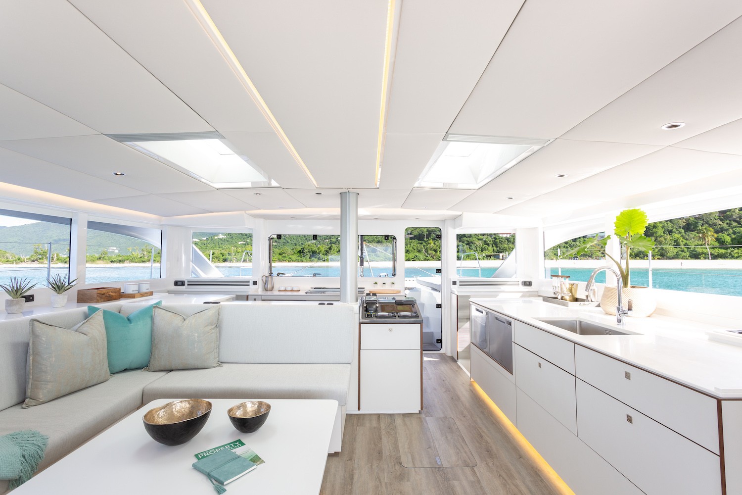 VOYAGE 590 hybrid — photo 2