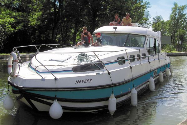 Photo #1 - Sedan1310 (MOURA) in Marina - 130