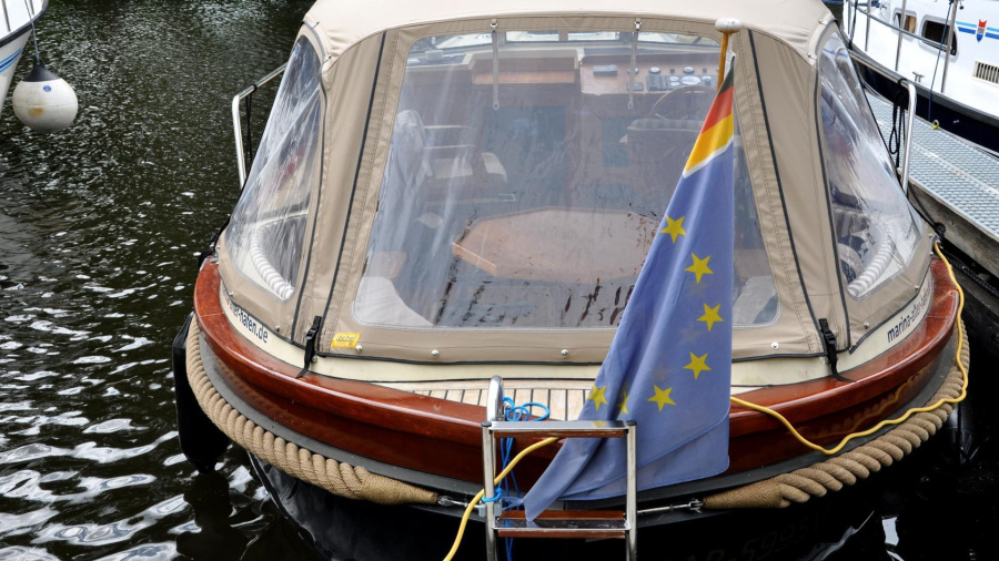 Photo #1 - AntarisCruiser MK 825 (Edmond Dantès) in Brehm & Presch Marina GbR / Marina Alter Hafen - 209
