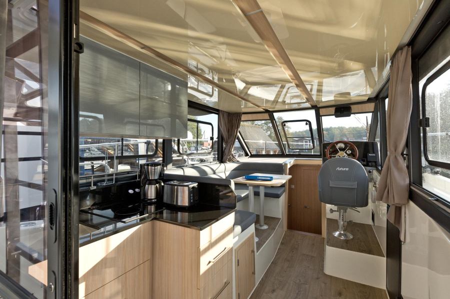 Photo #1 - Cobra YachtsFutura 36 (Müritz-Cruiser 3) in Marina Eldenburg - 403