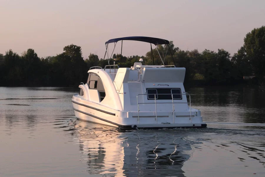 HouseboatMinuetto8 Electric (10)  - 10