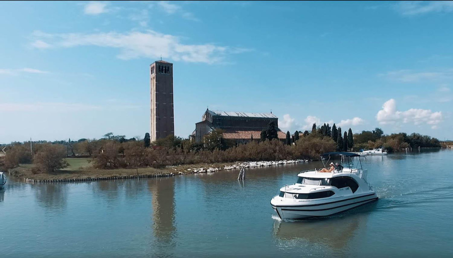 Photo #1 - HouseboatMinuetto8 Electric (10) en Casale sul Sile - 414