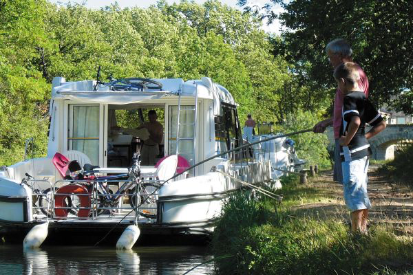 Photo #2 - Sedan1010 (OPHELIA) in Buzet-sur-Baise - 710