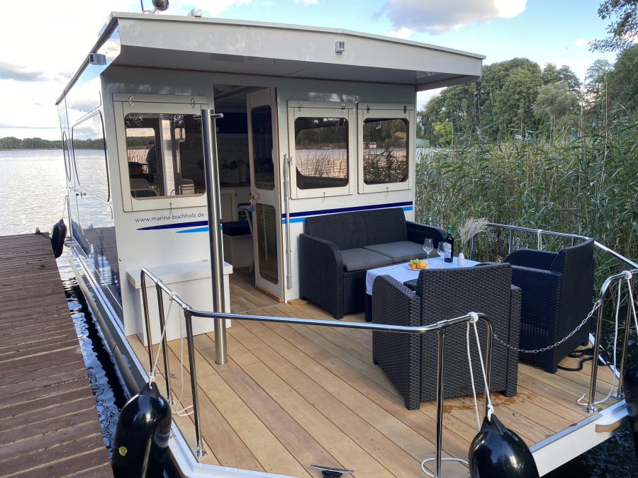 Photo #1 - Rollyboot8.2 (Happy-Hausboot) in Marina Buchholz - 1709